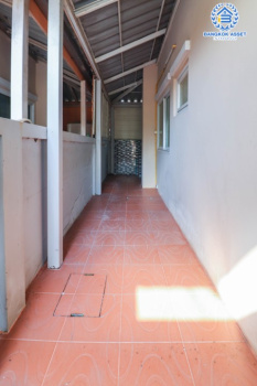 บ้านแฝดมือสองย่านนนทบุรี ม.คุณาสิริ บัวทอง4 หลังมุม! บนเนื้อที่มากถึง 49.8 ตร.ว. ฟังก์ชัน 3 ห้องนอน 3 ห้องน้ำ 2 ที่จอดรถ กระจกติดฟิล์มกัน UV บนทำเลเยี่ยม เชื่อมต่อถ.บ้านกล้วย-ไทรน้อย, ถ.กาญจนาภิเษก ใกล้เซ็นทรัลเวสต์เกต และรถไฟฟ้าสายสีม่วง "สถานีคลองบางไผ่"